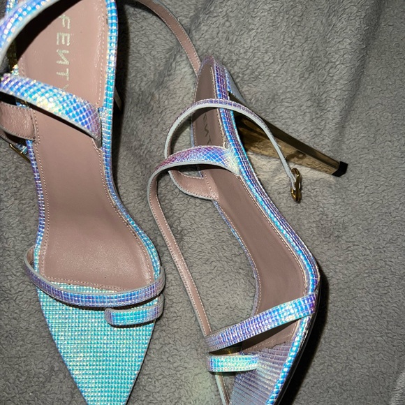 Fenty Shoes only worn twice brand new! No box can find dust bag - Picture 2 of 3